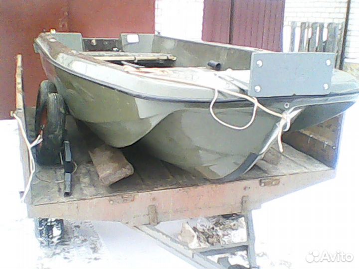 Пластиковая лодка