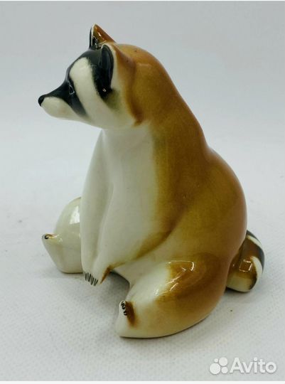 Фарфорова статуэтка 