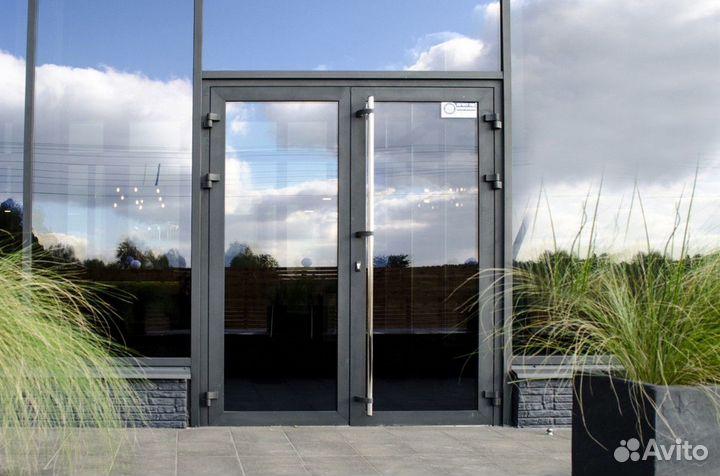 Алюминиевые двери новые