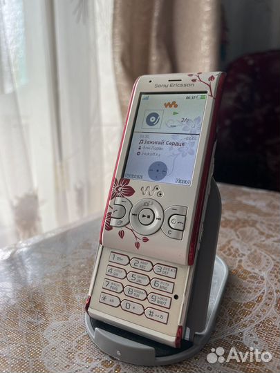 Sony Ericsson W595