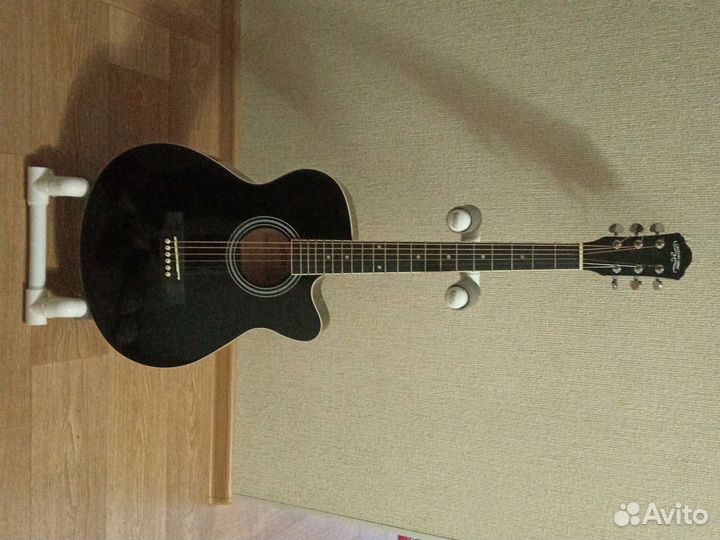 Акустическая гитара