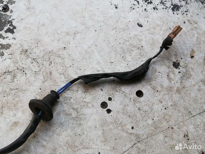 Кнопка открывания багажника Ниссан Теана J31