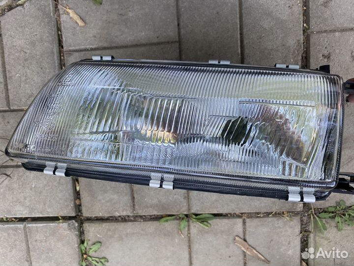 Новые левая и правая фары на Opel Vectra