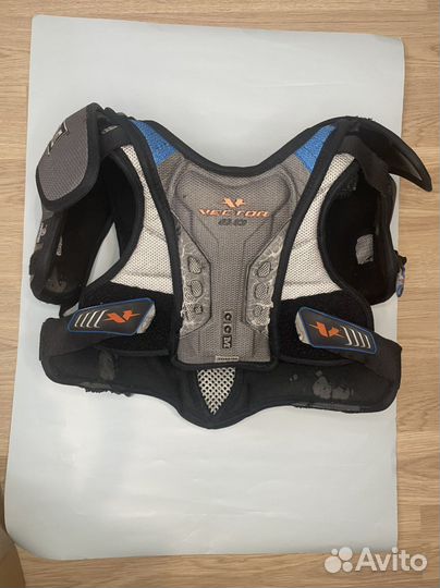 Нагрудник хоккейный детский защита плеч панцирь