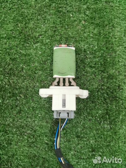 Реле включения вентилятора Ford Focus 2 универсал