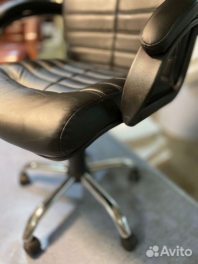 Офисное кресло