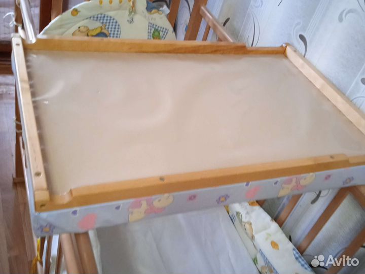 Пеленальная доска на кроватку