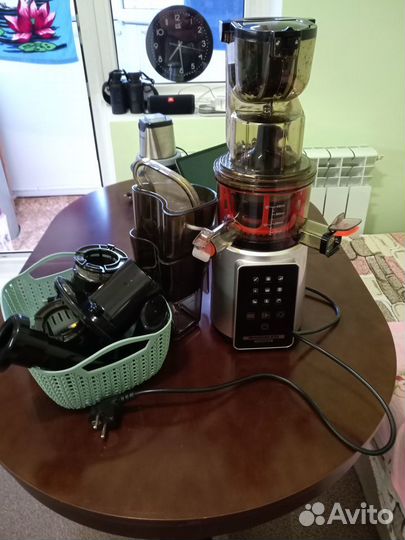 Соковыжималка шнековая