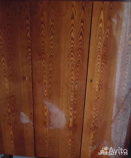 Шкаф советский лакированный