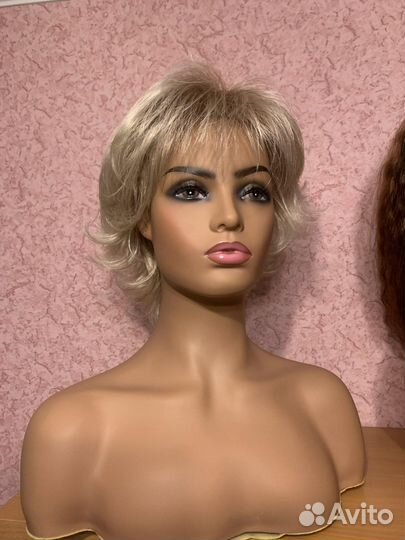 Парик блонд омбре стрижка