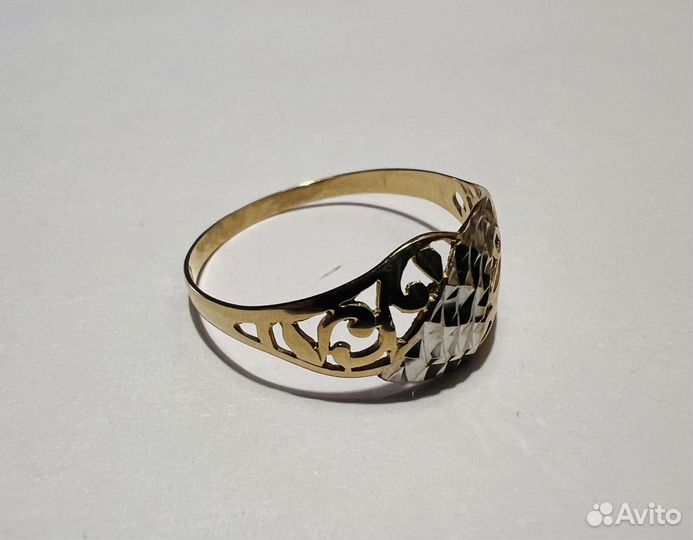 Золотое кольцо 585 пробы 1.36 грамма 21.5 размер