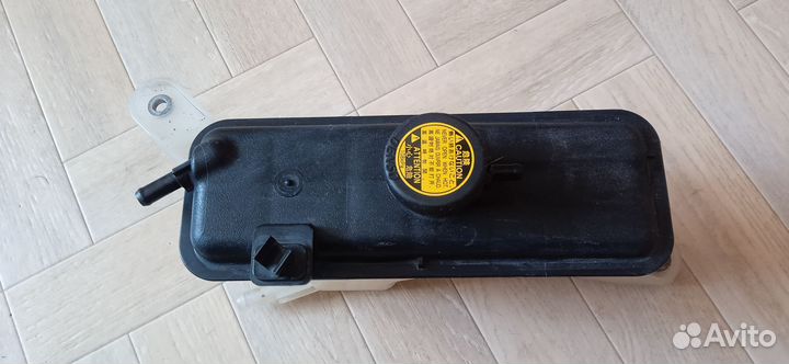 Расширительный бачок Рав 4, 2006 год, ха30