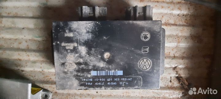 Блок комфорта VW Passat 1J0959799AH