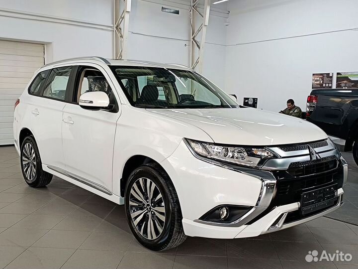 Mitsubishi Outlander 2.0 CVT, 2022, 625 км