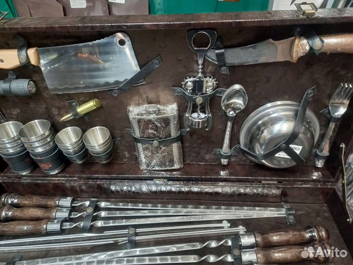 Подарочный набор шампуров в чемодане