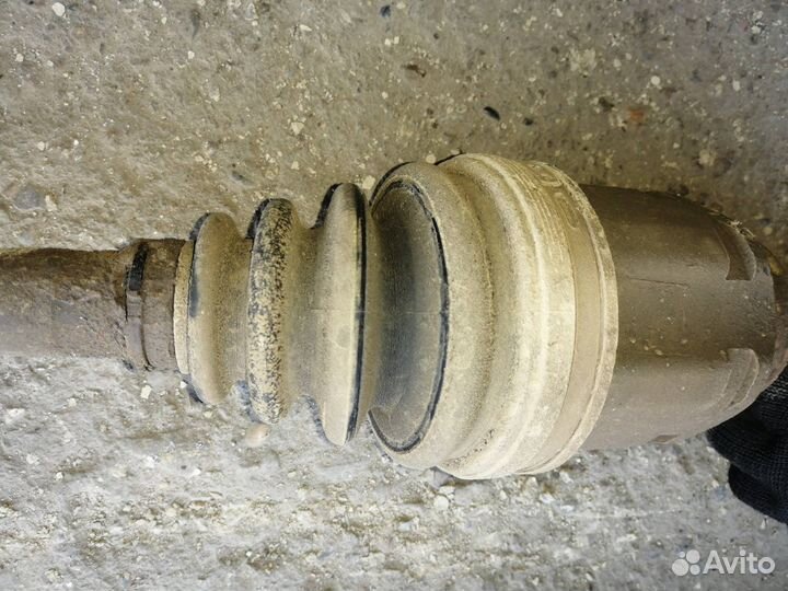 Полуось передняя левая Toyota Voxy AZR60G