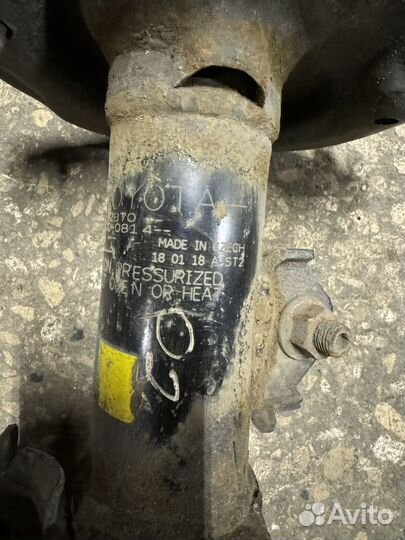 Toyota Corolla 160 170 180 амотризатор передний