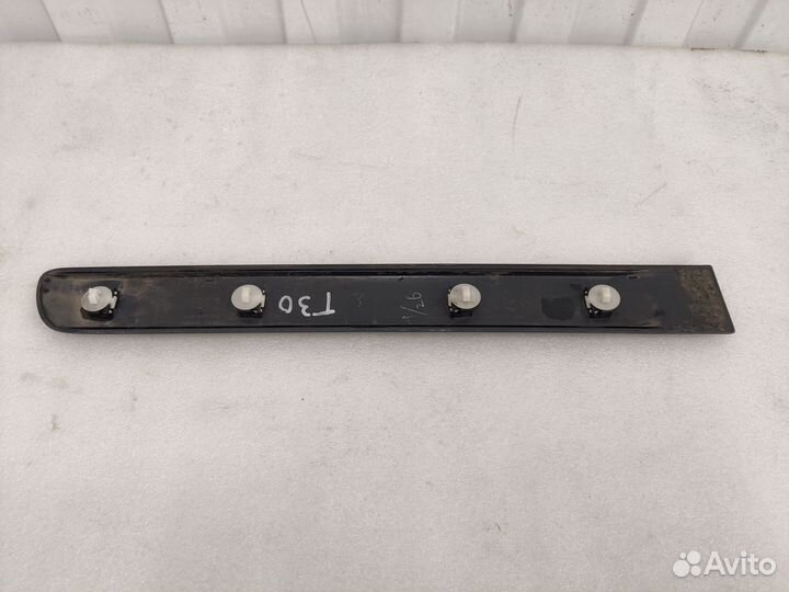 Задний левый молдинг двери Nissan X-Trail T30