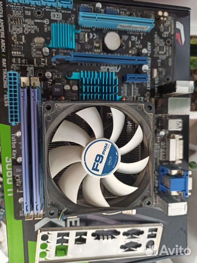 Материнская плата с процессором и памятью