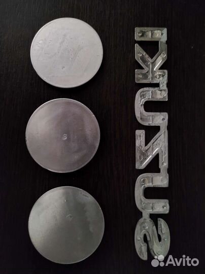 Эмблемы Suzuki