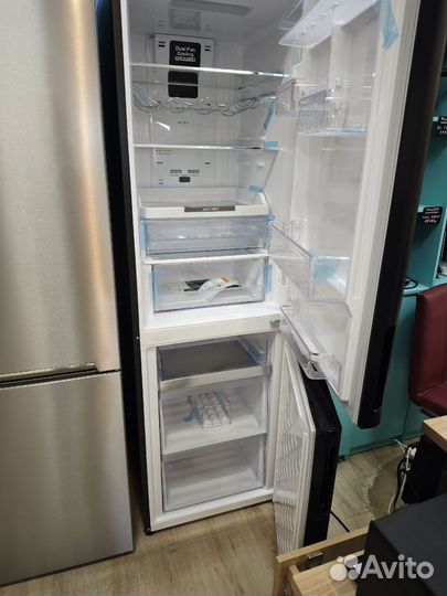 Холодильник Hitachi R-BG 410 PUC6X GBK черный