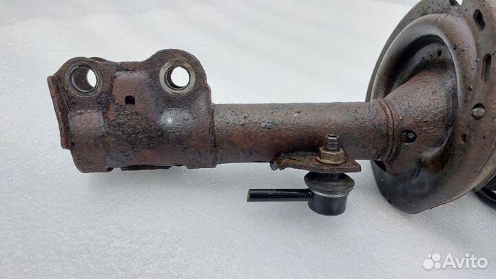 Амортизатор подвески передний левый Toyota Camry