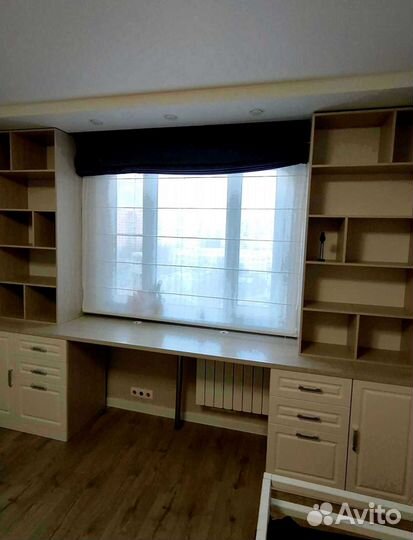 Рабочая зона в углу у окна