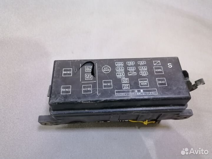 Блок предохранителей Toyota Vista 1991