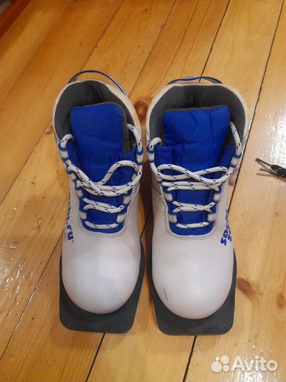 Лыжные ботинки
