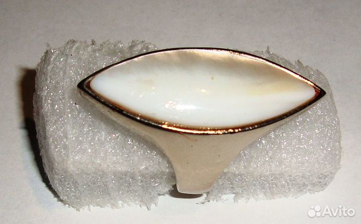 Кольцо с бриллиантом и ещё 3 кольца