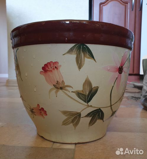 Большой керамический горшок с поддоном для цветов