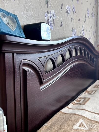 Спальный гарнитур из массива дерева бу