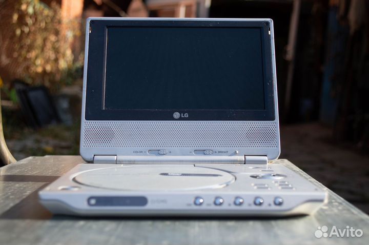 DVD плеер портативный LG DP-8821PM