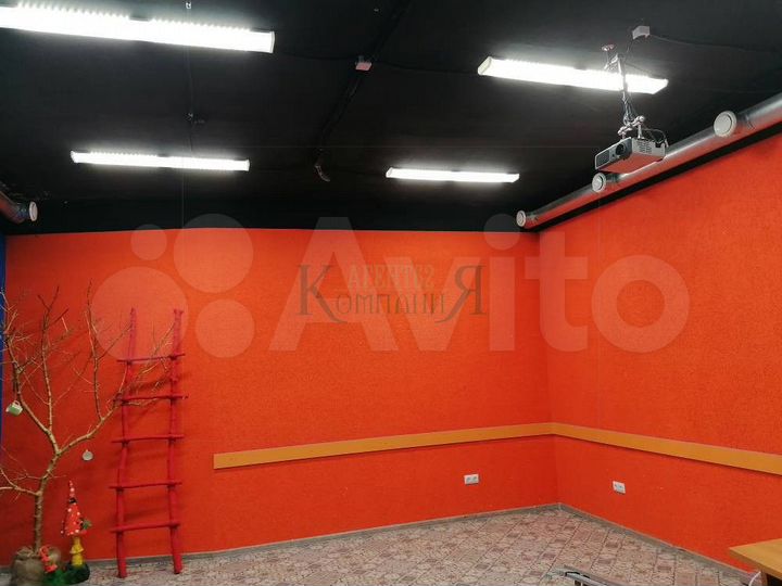 Под магазин/склад на первой линии