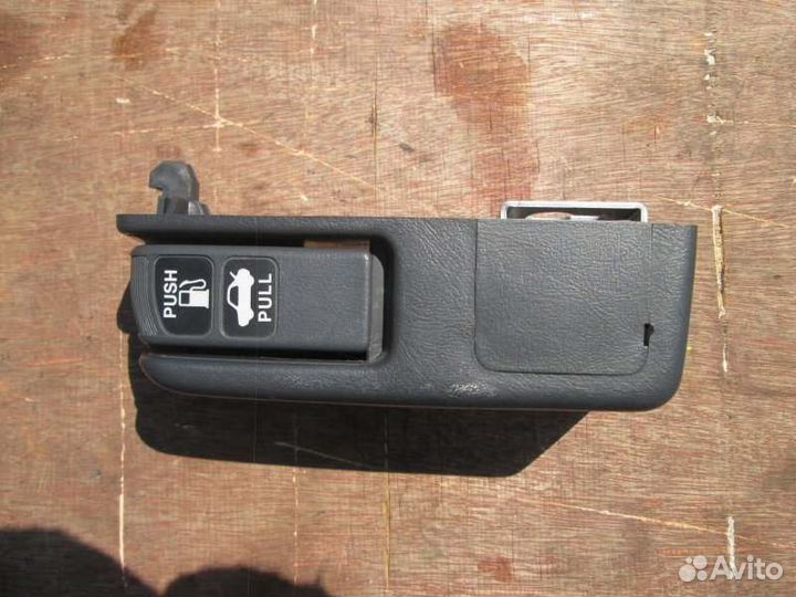 Ручка открывания багажника Honda Torneo CF3 F18B