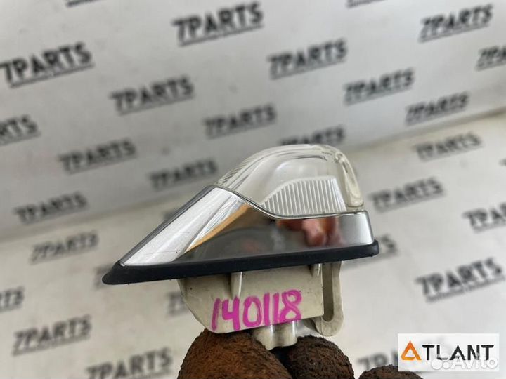 Маячок на крыло переднее левое toyota crown