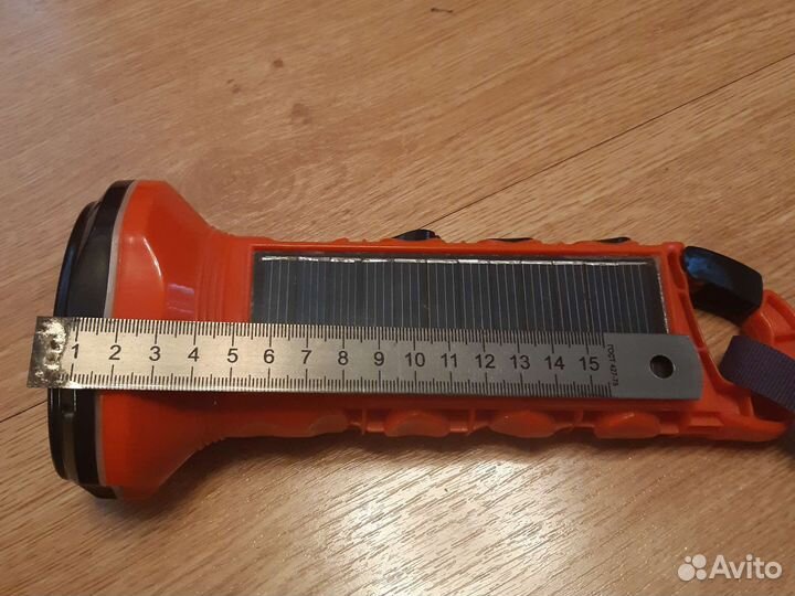 Фонарь на солнечных бытареях