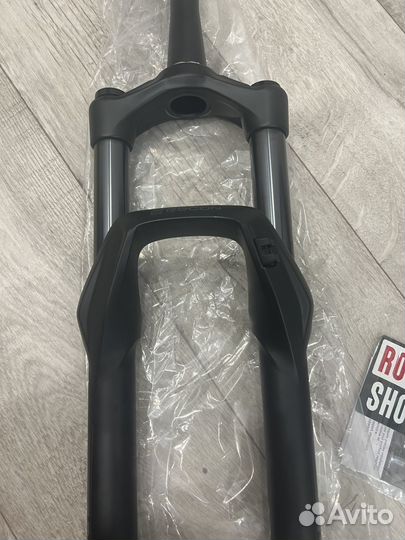 Велосипедная вилка Rock Shox 29 Recon 140mm