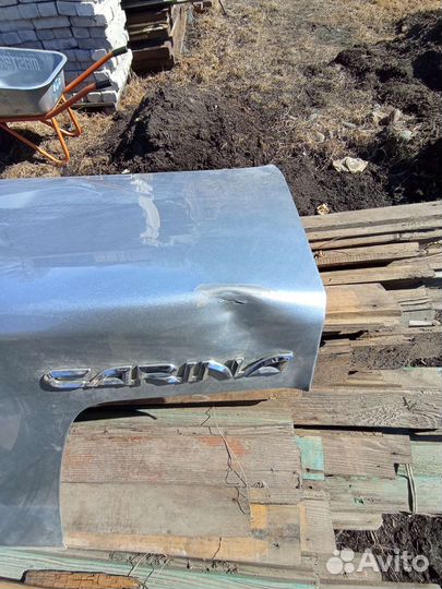 Крышка багажника Toyota carina