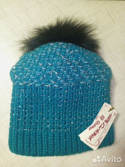 Новая зимняя шапка с помпоном