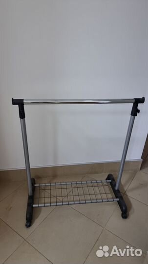 Стойка для одежды на колесиках