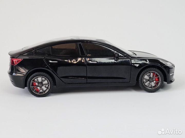 Модель машины Tesla Model 3 1:24