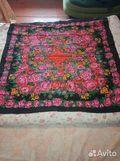 Павловопосадский платок. Крепдешин