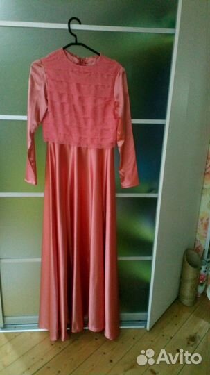 Платье на никах