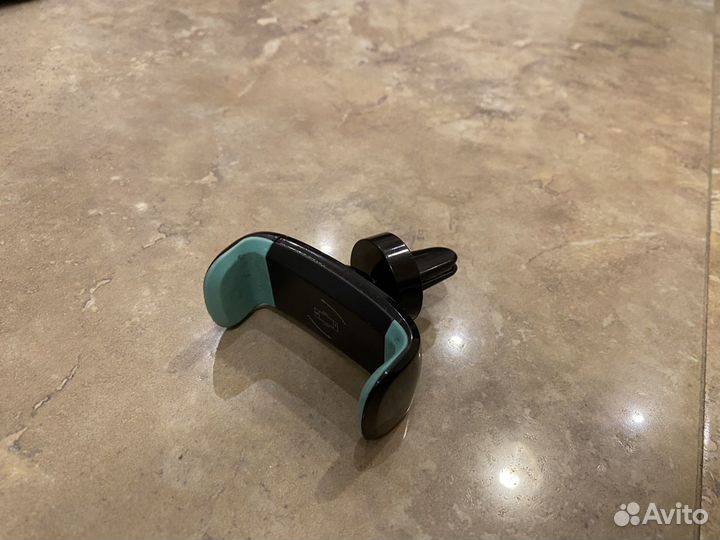 Автодержатель для смартфона панель решетку новый