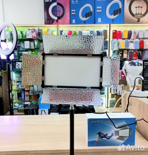 Видеосвет со штативом