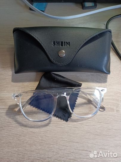 Очки shein с чехлом