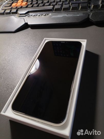 Телефон iPhone 11