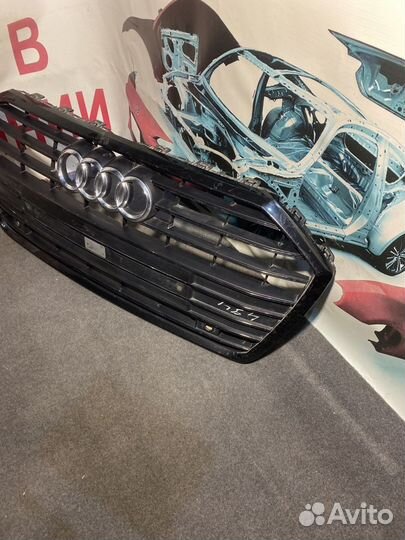 Решетка радиатора Audi A6 C8