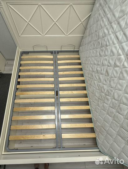 Кровать двухспальная с матрасом